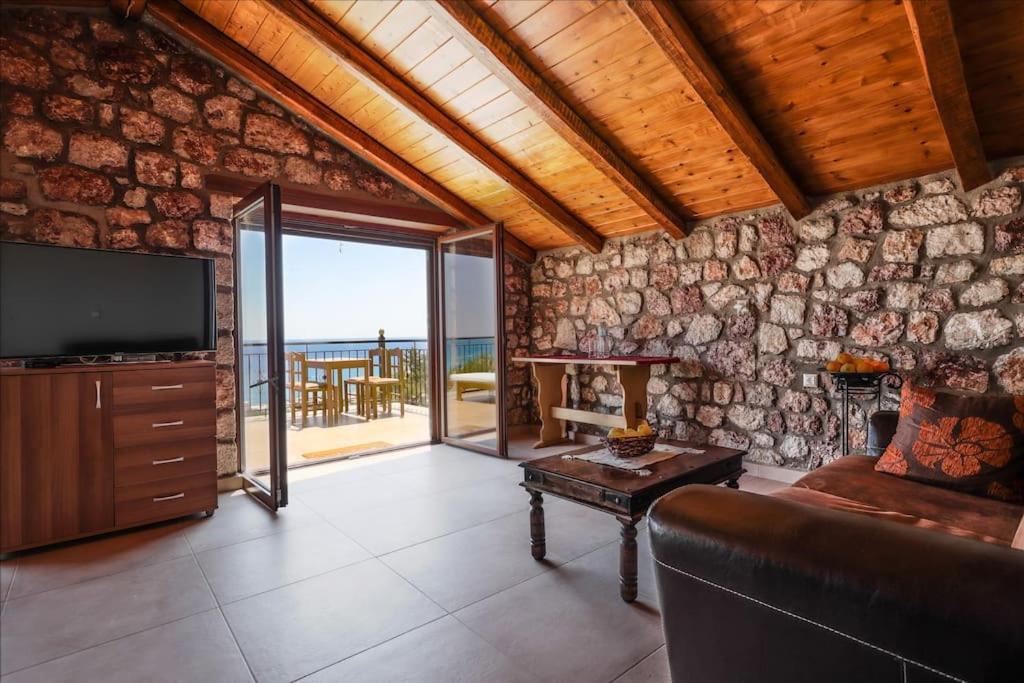 Petronas Land House 2 Villa Archangelos  Buitenkant foto