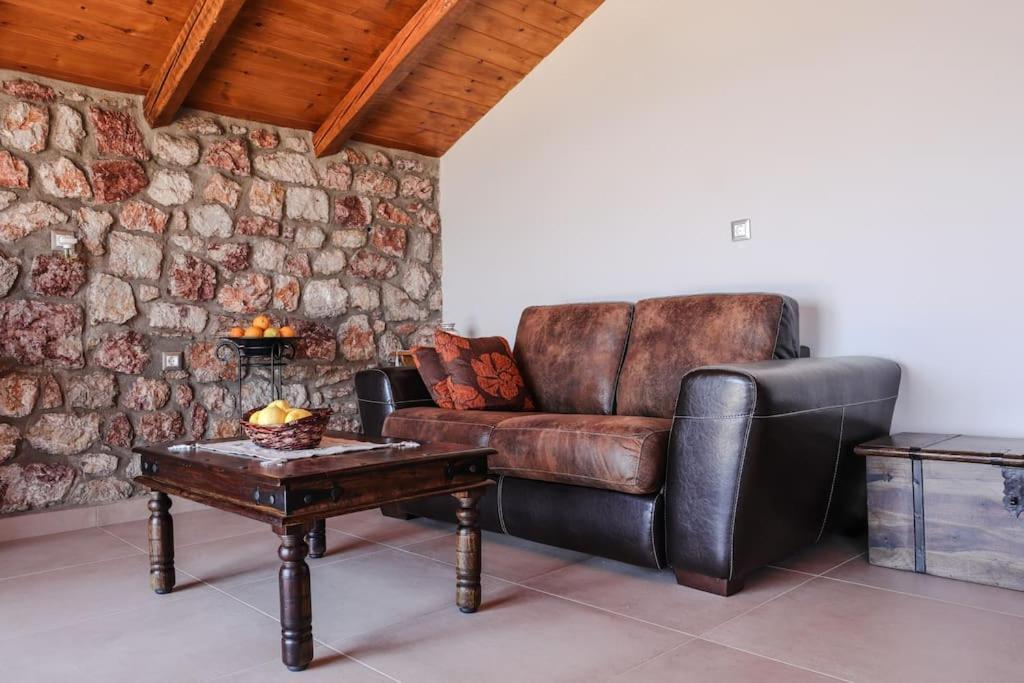 Petronas Land House 2 Villa Archangelos  Buitenkant foto