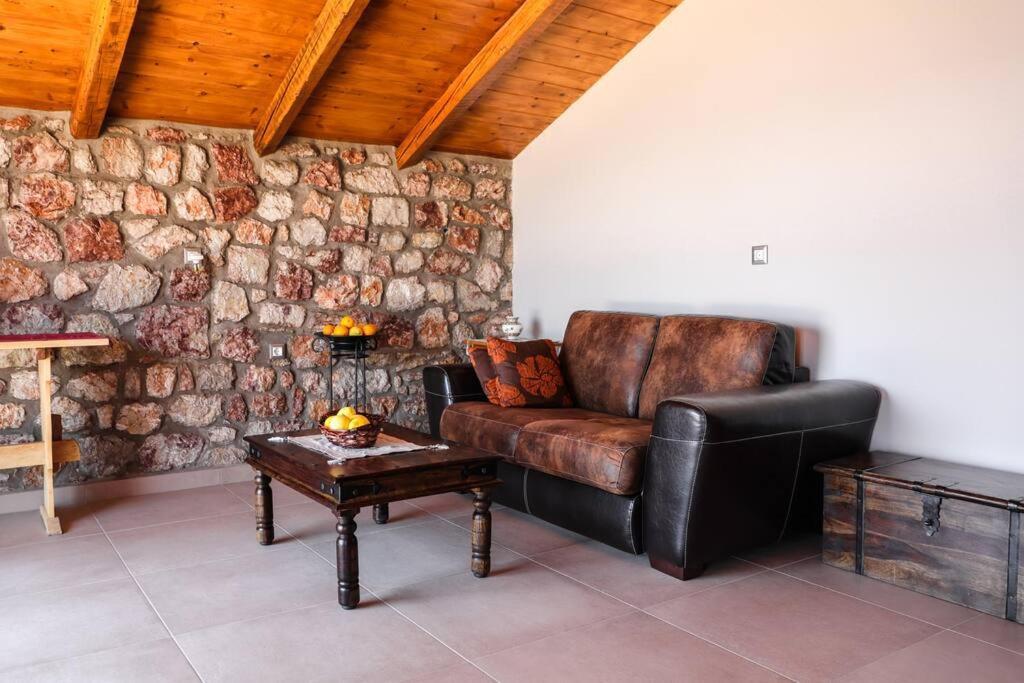 Petronas Land House 2 Villa Archangelos  Buitenkant foto