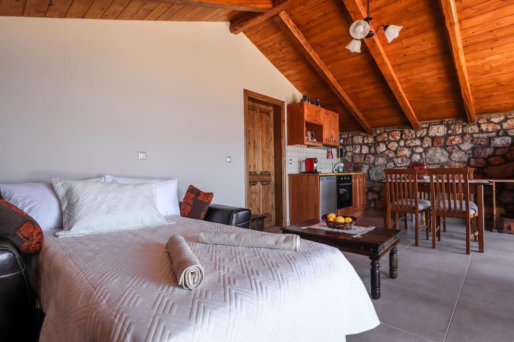 Petronas Land House 2 Villa Archangelos  Buitenkant foto